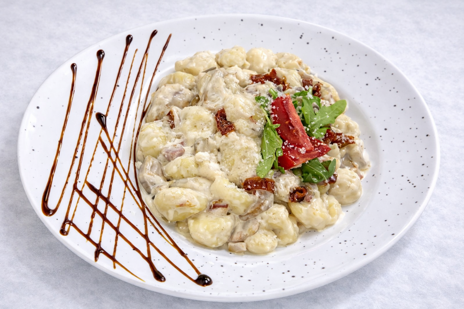 Njoke sa slaninom i miksom pecuraka