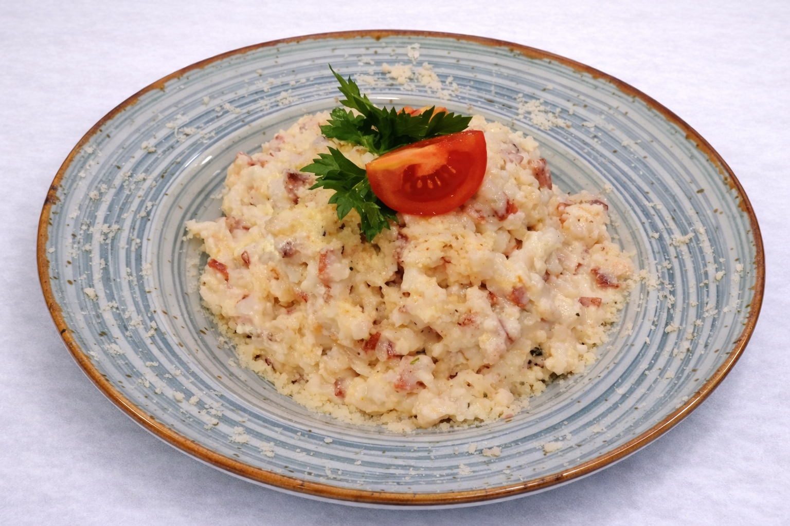 Rižoto sa pršutom, pečurkama i aromatičnim začinima